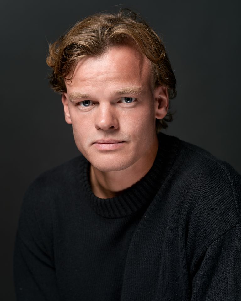 Nikulas Headshot